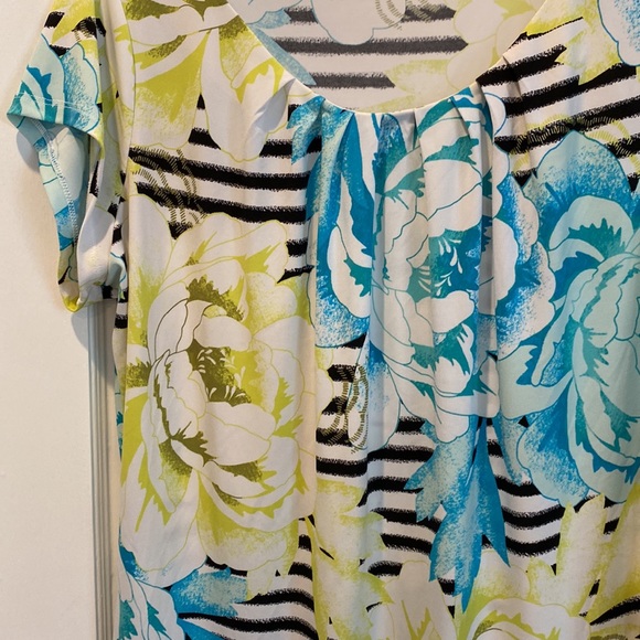 Womens short sleeve top by Worthington. Size 1x. Multi colored. Great condition. - Picture 3 of 3